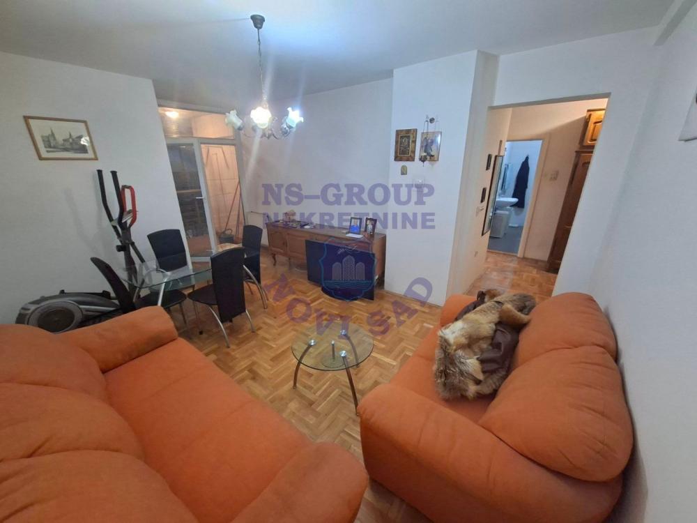 Slika 1 - Trosoban, 60m2, Grbavica Novi Sad, sa terasom, ima lift