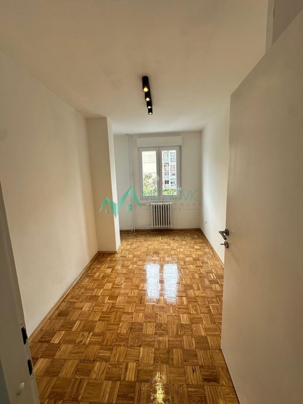 Slika 1 - Retko u ponudi – renoviran trosoban stan na Limanu 4