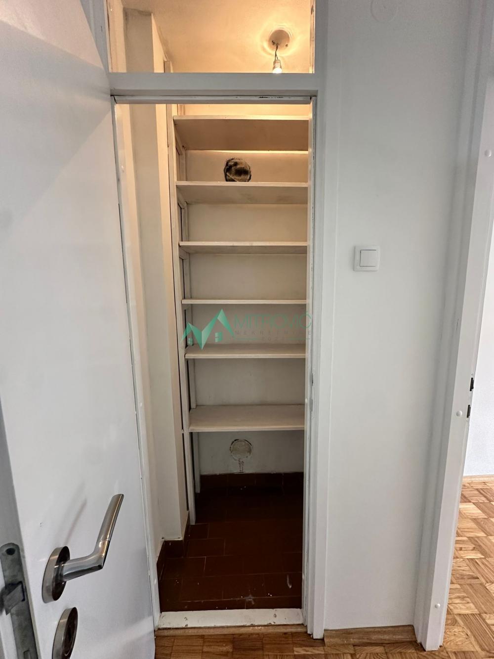 Slika 10 - Retko u ponudi – renoviran trosoban stan na Limanu 4