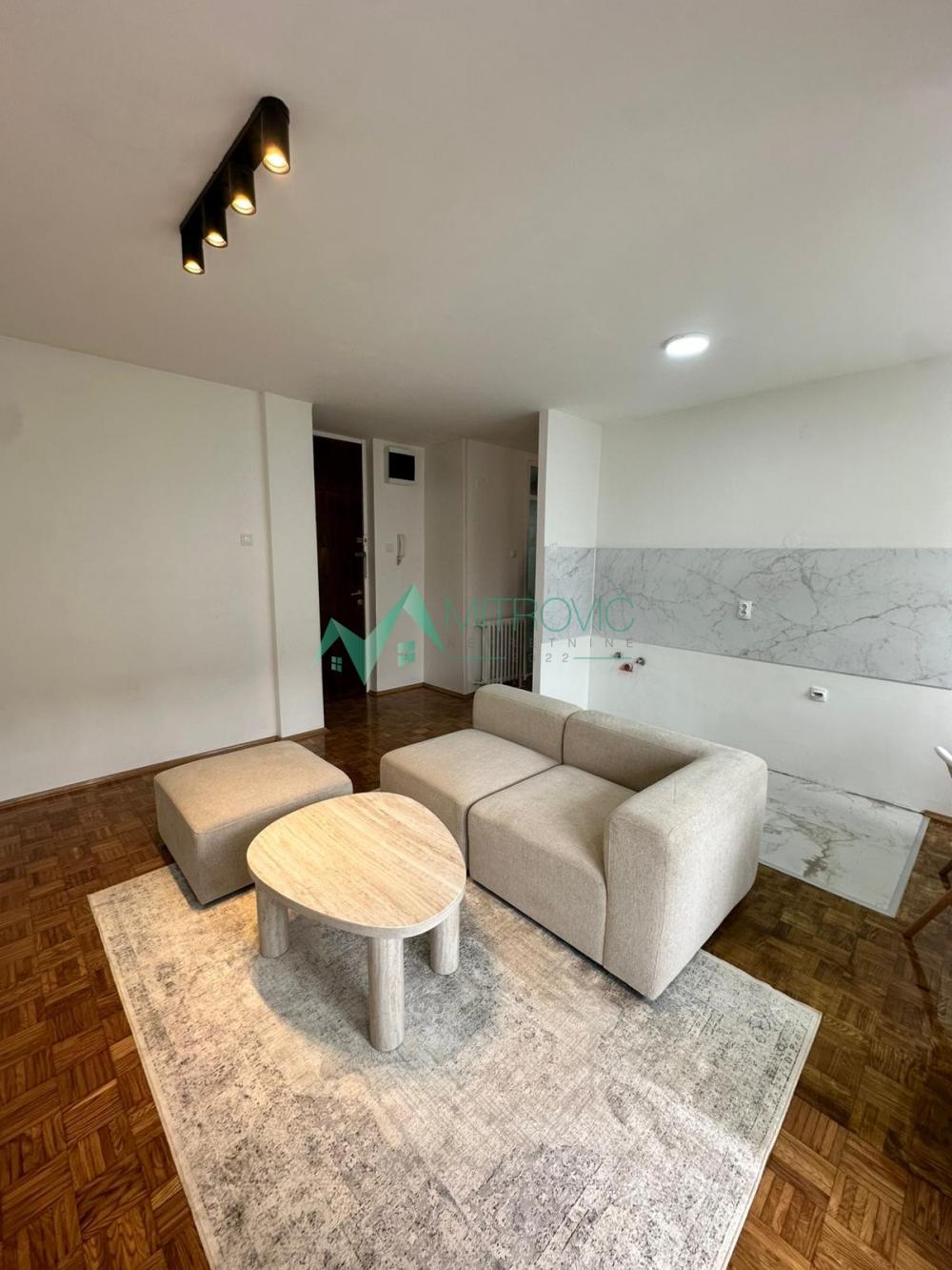 Slika 2 - Retko u ponudi – renoviran trosoban stan na Limanu 4