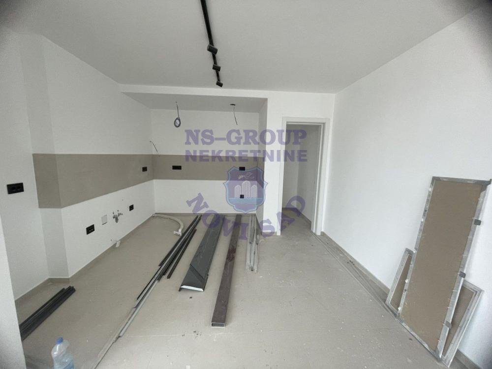 Slika 5 - Četvorosoban, 200m2, Bulevar Evrope Novi Sad