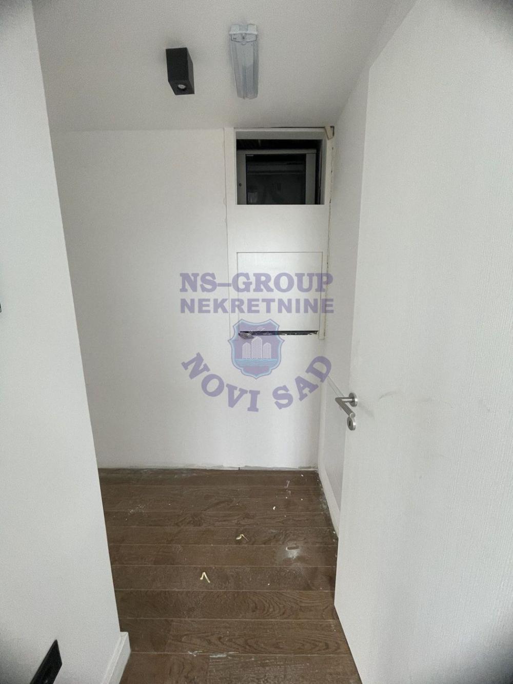 Slika 11 - Četvorosoban, 200m2, Bulevar Evrope Novi Sad