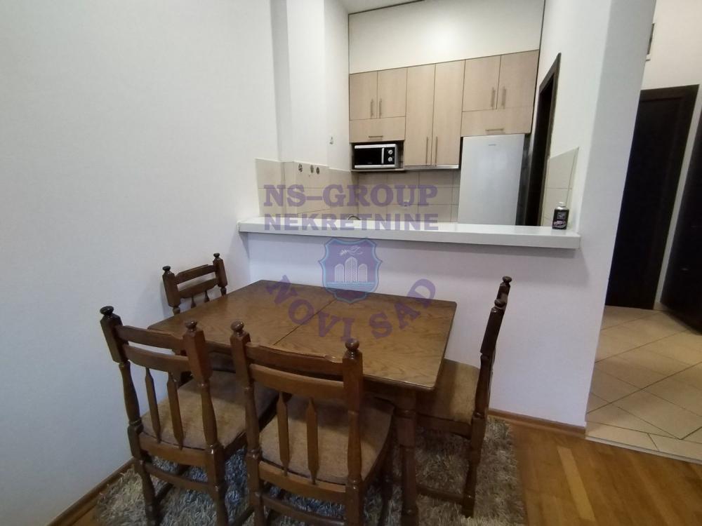 Slika 5 - Dvosoban, 47m2, Bulevar oslobođenja Novi Sad, sa terasom, ima lift