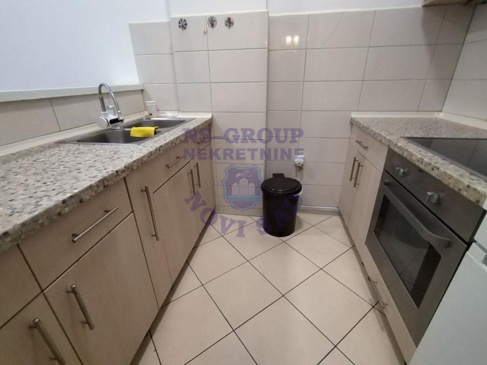 Slika 6 - Dvosoban, 47m2, Bulevar oslobođenja Novi Sad, sa terasom, ima lift