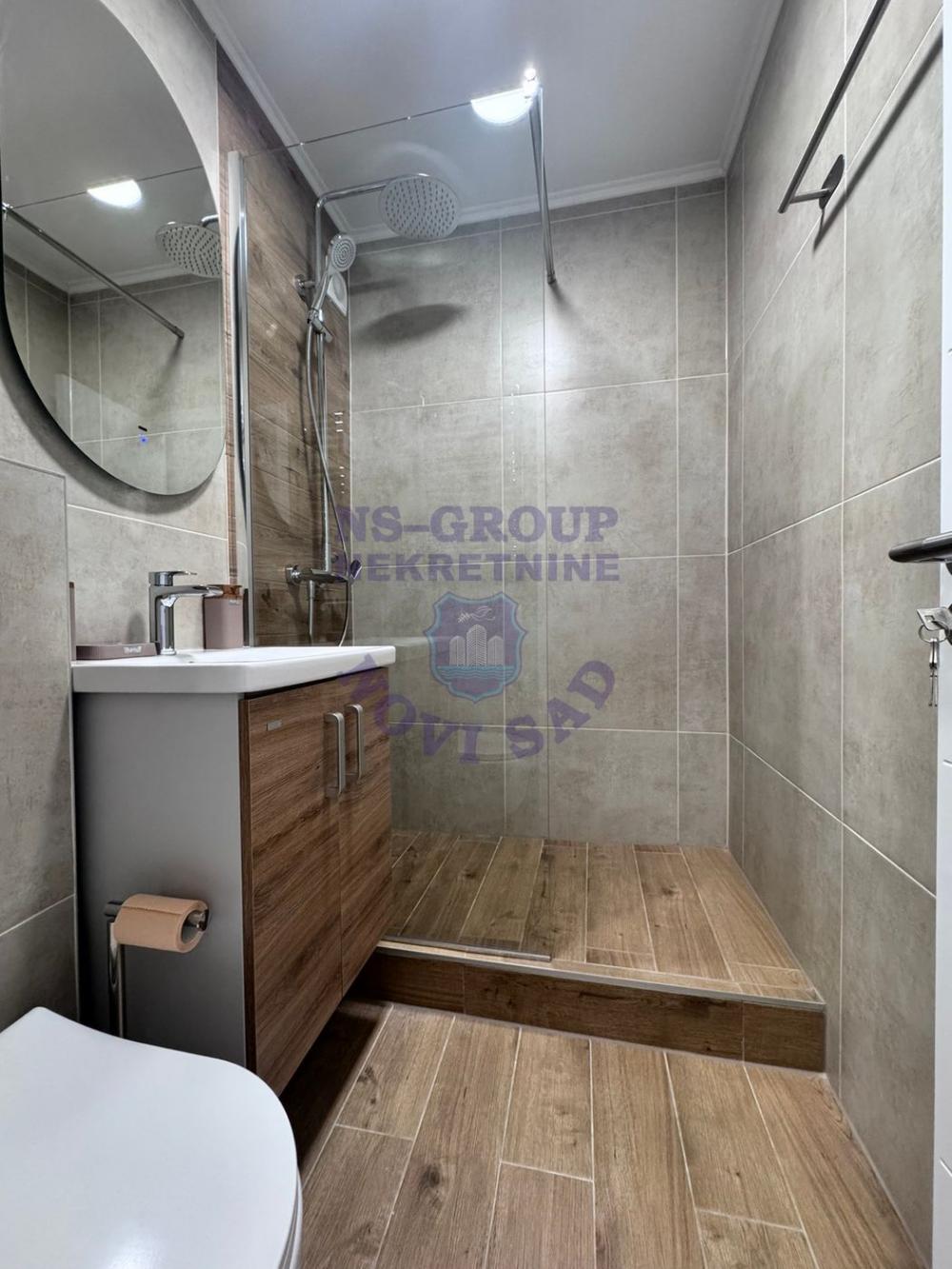 Slika 8 - Dvoiposoban, 55m2, Liman 3 Novi Sad, sa terasom, ima lift