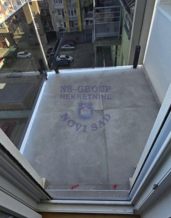 Slika 5 - Dvosoban, 40m2, Detelinara Novi Sad, sa terasom, ima lift