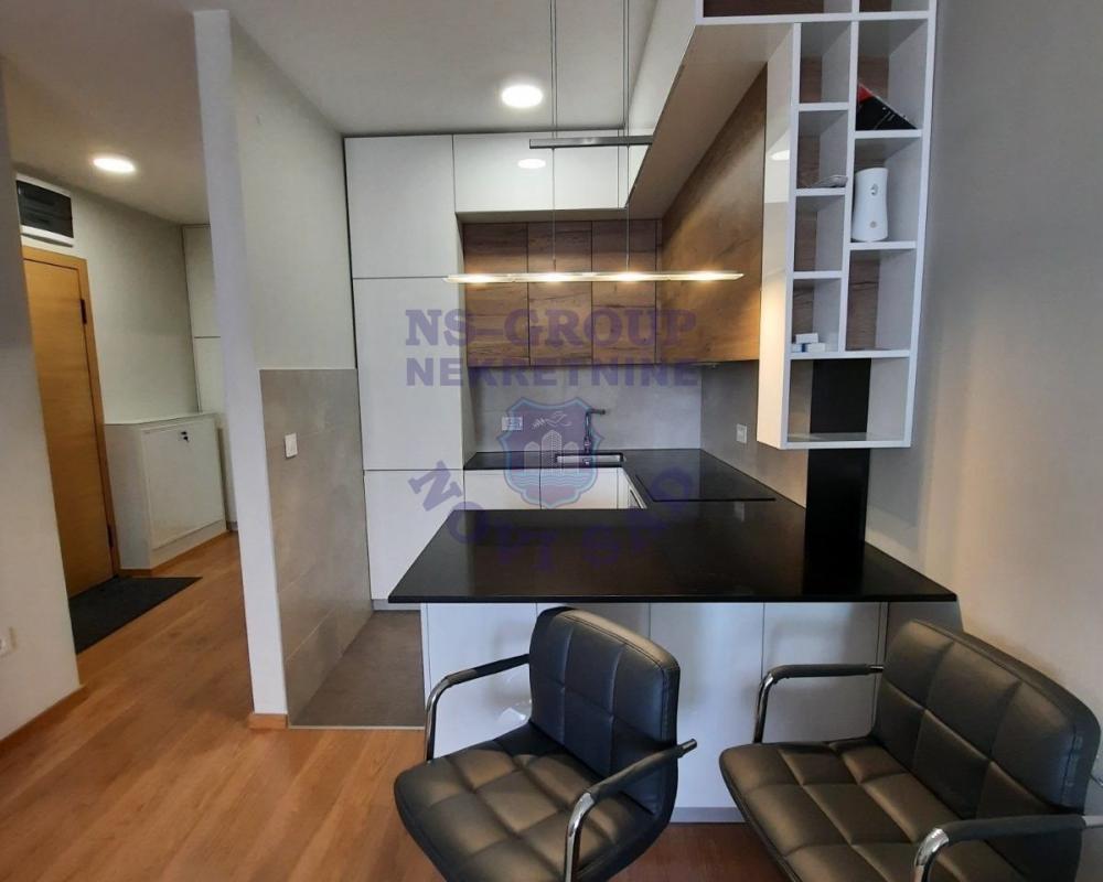 Slika 3 - Dvosoban, 56m2, Novi Sad centar Novi Sad, sa terasom, ima lift