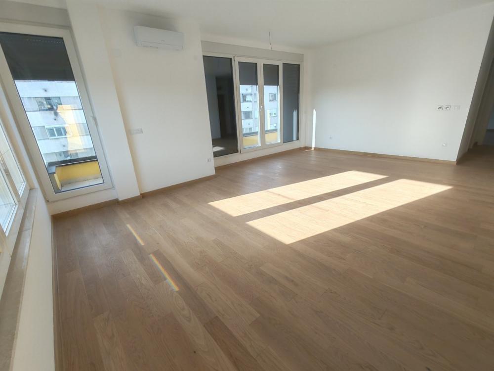 Slika 3 - Stan,NOVI SAD,CENTAR,kv: 161.00, € 583000, ID: 1059044