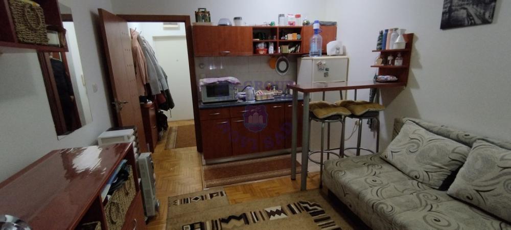 Slika 2 - Jednosoban, 23m2, Detelinara Novi Sad, sa terasom, ima lift