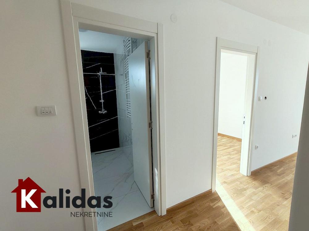 Slika 8 - Stan,NOVI SAD,TELEP,kv: 38, € 113300, ID: 1008287