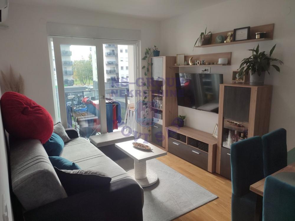 Glavna slika -Prodaja stana, 39m2, Novo naselje Novi Sad, sa terasom, ima lift