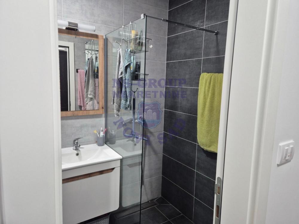 Slika 4 - Jednoiposoban, 34m2, Bulevar patrijarha Pavla (Somborski bulevar) Novi Sad, sa terasom, ima lift