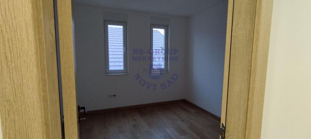 Slika 4 - Troiposoban, 98m2, Veternik Novi Sad, sa terasom