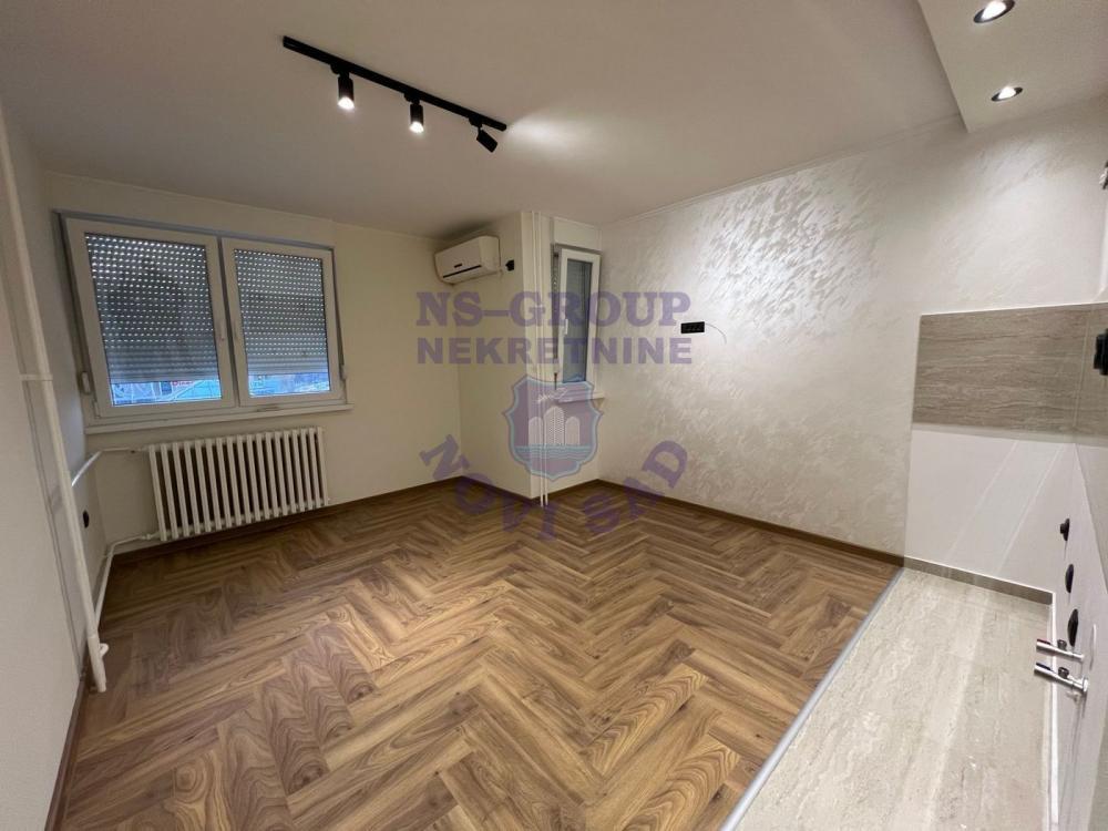 Glavna slika -Jednosoban, 21m2, Bulevar oslobođenja Novi Sad, sa terasom, ima lift