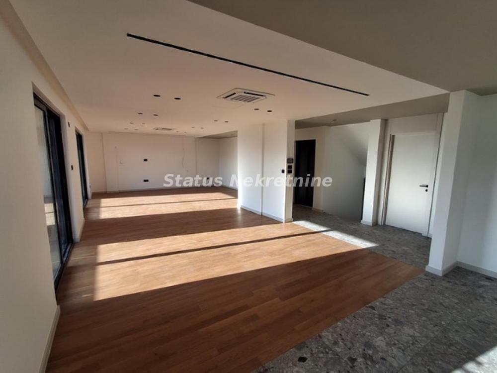 Glavna slika -Južni Telep-Useljiv Petosoban Dupleks 210 m2 sa svojim Liftom,Garažnim Mestom i gratis krovnom Terasom od 220 m2 u blizini Bulevara Patrijarha Pavla-065/385 8880