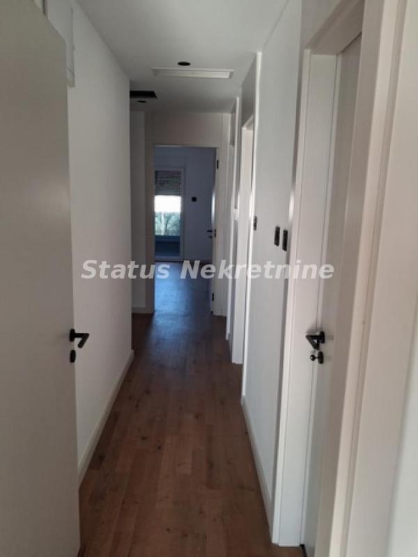 Slika 11 - Južni Telep-Useljiv Petosoban Dupleks 210 m2 sa svojim Liftom,Garažnim Mestom i gratis krovnom Terasom od 220 m2 u blizini Bulevara Patrijarha Pavla-065/385 8880