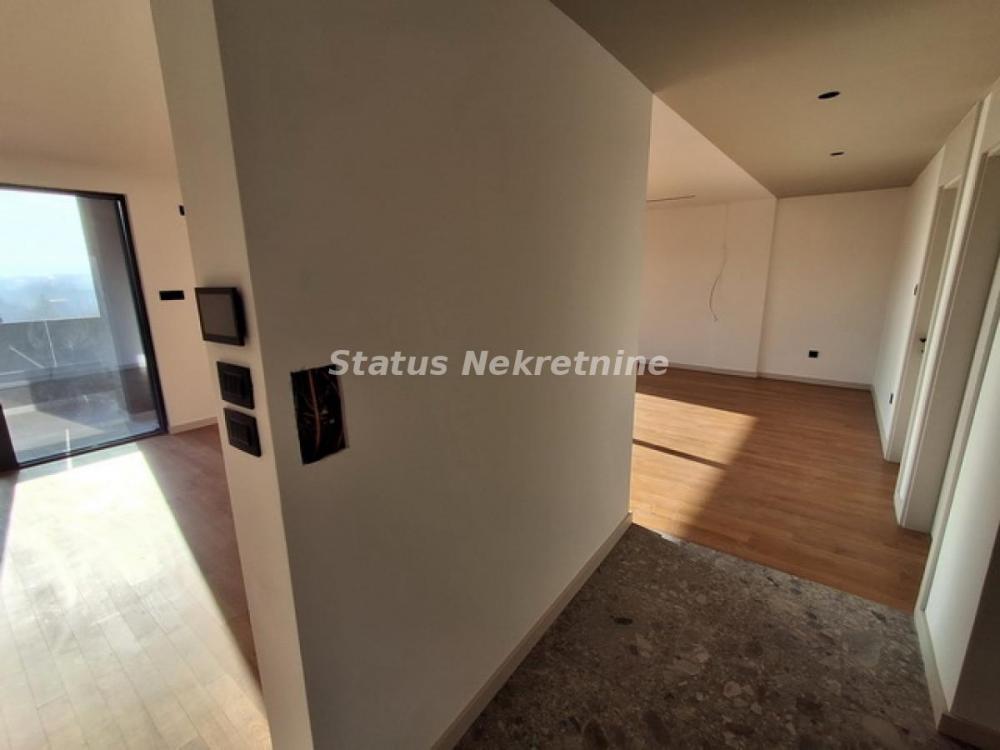 Slika 4 - Južni Telep-Useljiv Petosoban Dupleks 210 m2 sa svojim Liftom,Garažnim Mestom i gratis krovnom Terasom od 220 m2 u blizini Bulevara Patrijarha Pavla-065/385 8880