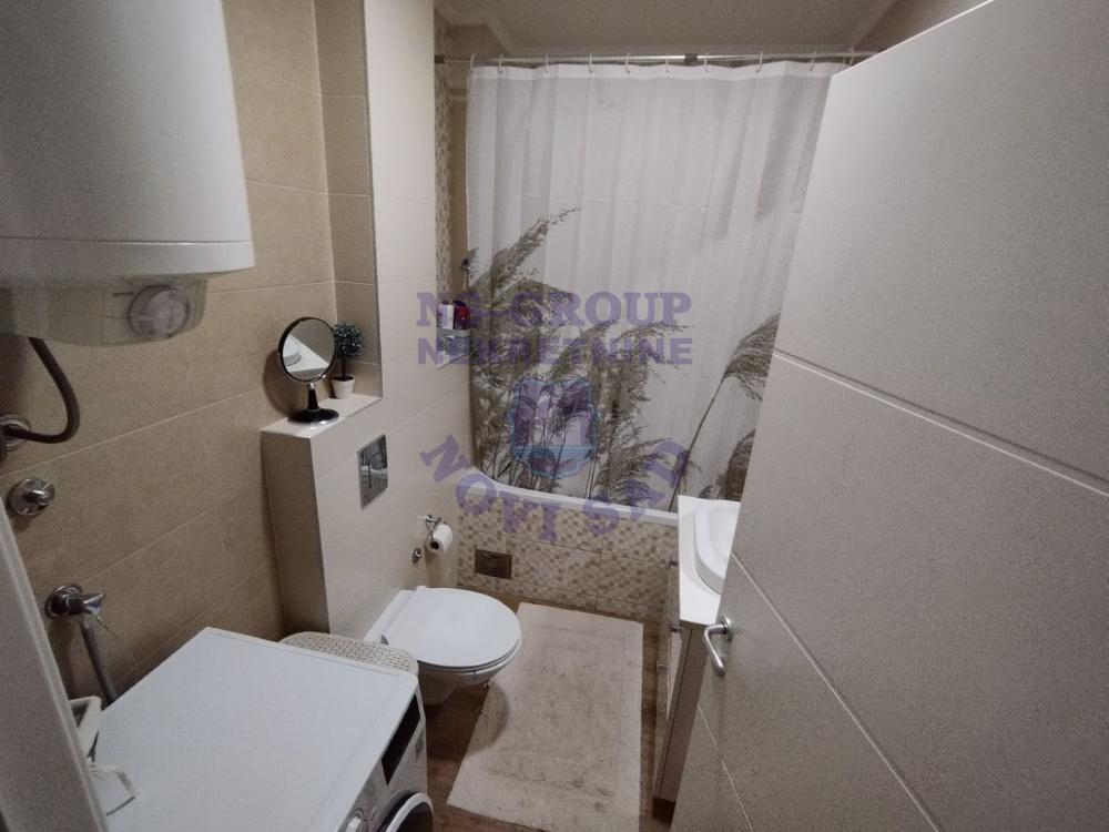 Slika 8 - Trosoban, 66m2, Podbara Novi Sad, sa terasom, ima lift