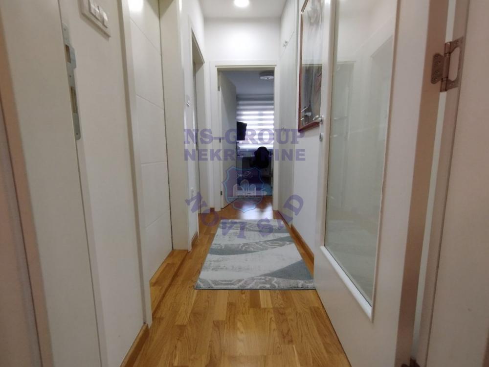 Slika 4 - Trosoban, 66m2, Podbara Novi Sad, sa terasom, ima lift