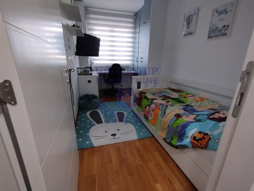 Slika 3 - Trosoban, 66m2, Podbara Novi Sad, sa terasom, ima lift