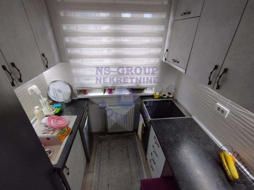 Slika 2 - Trosoban, 66m2, Podbara Novi Sad, sa terasom, ima lift