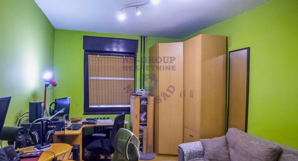 Slika 2 - Trosoban, 65m2, Bulevar oslobođenja Novi Sad, sa terasom, ima lift