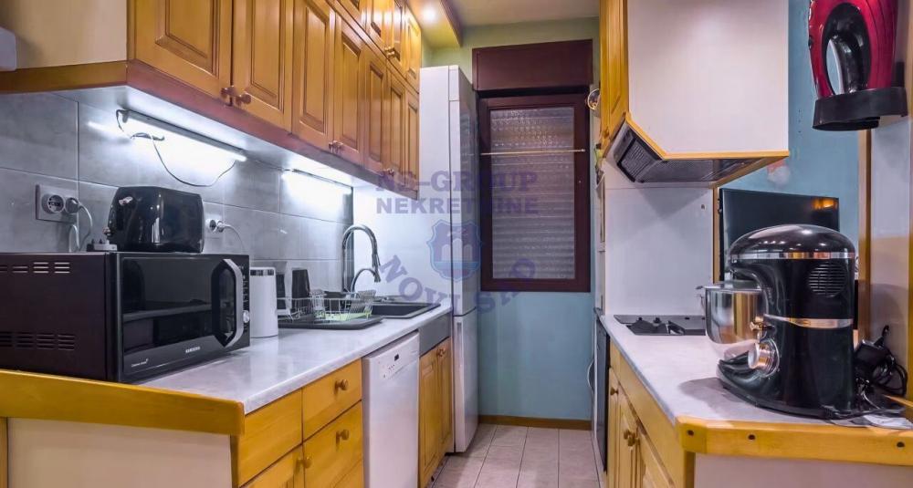 Slika 3 - Trosoban, 65m2, Bulevar oslobođenja Novi Sad, sa terasom, ima lift