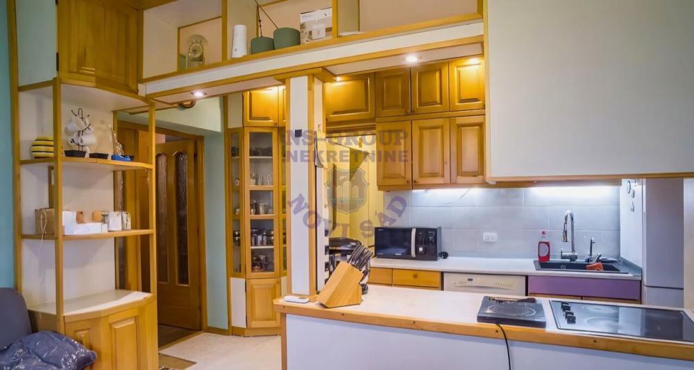 Slika 4 - Trosoban, 65m2, Bulevar oslobođenja Novi Sad, sa terasom, ima lift