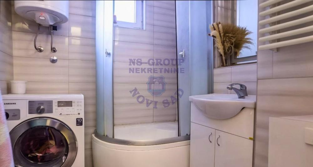 Slika 8 - Trosoban, 65m2, Bulevar oslobođenja Novi Sad, sa terasom, ima lift