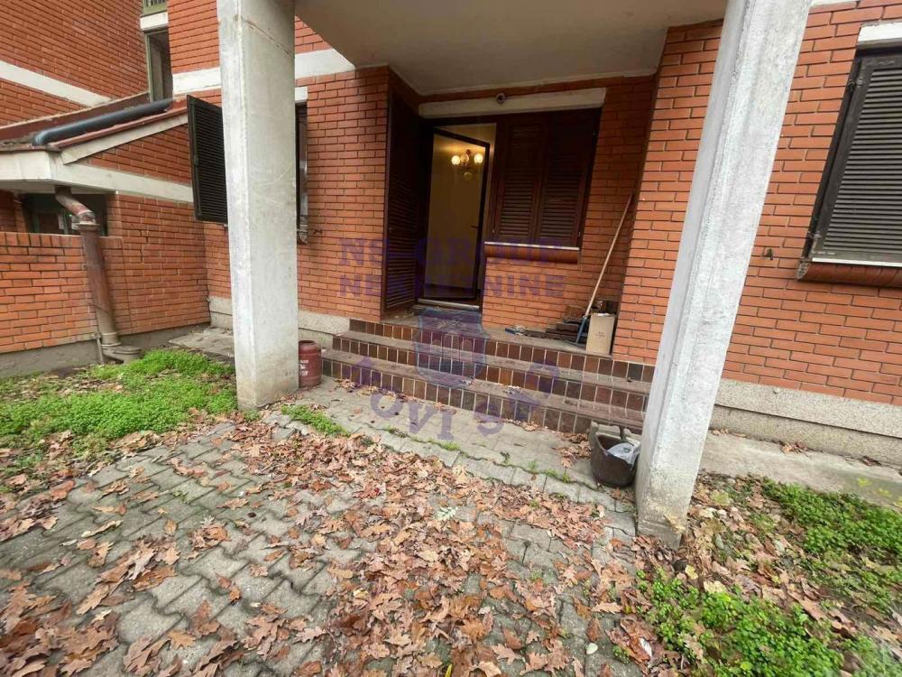 Slika 10 - Trosoban stan sa odlicnom prizemnom terasom!