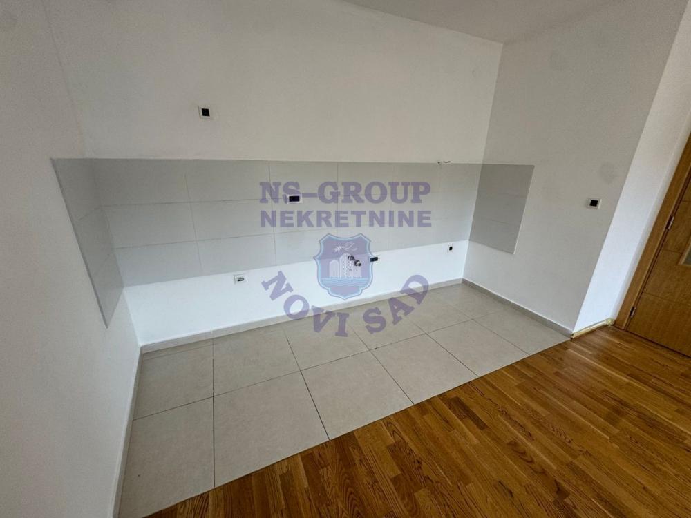 Slika 3 - Trosoban, 64m2, Petrovaradin Novi Sad, sa terasom, ima lift