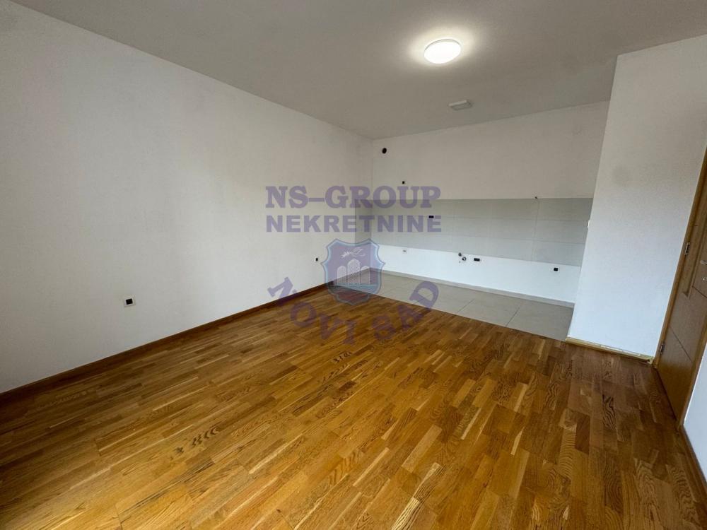 Slika 2 - Trosoban, 64m2, Petrovaradin Novi Sad, sa terasom, ima lift