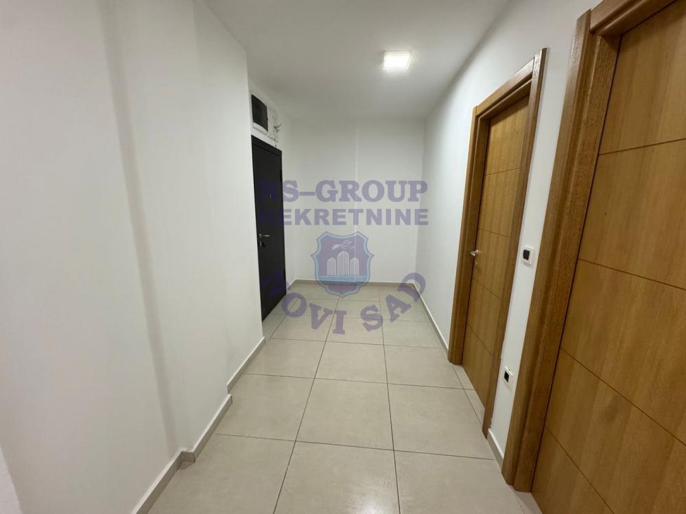 Slika 6 - Trosoban, 64m2, Petrovaradin Novi Sad, sa terasom, ima lift