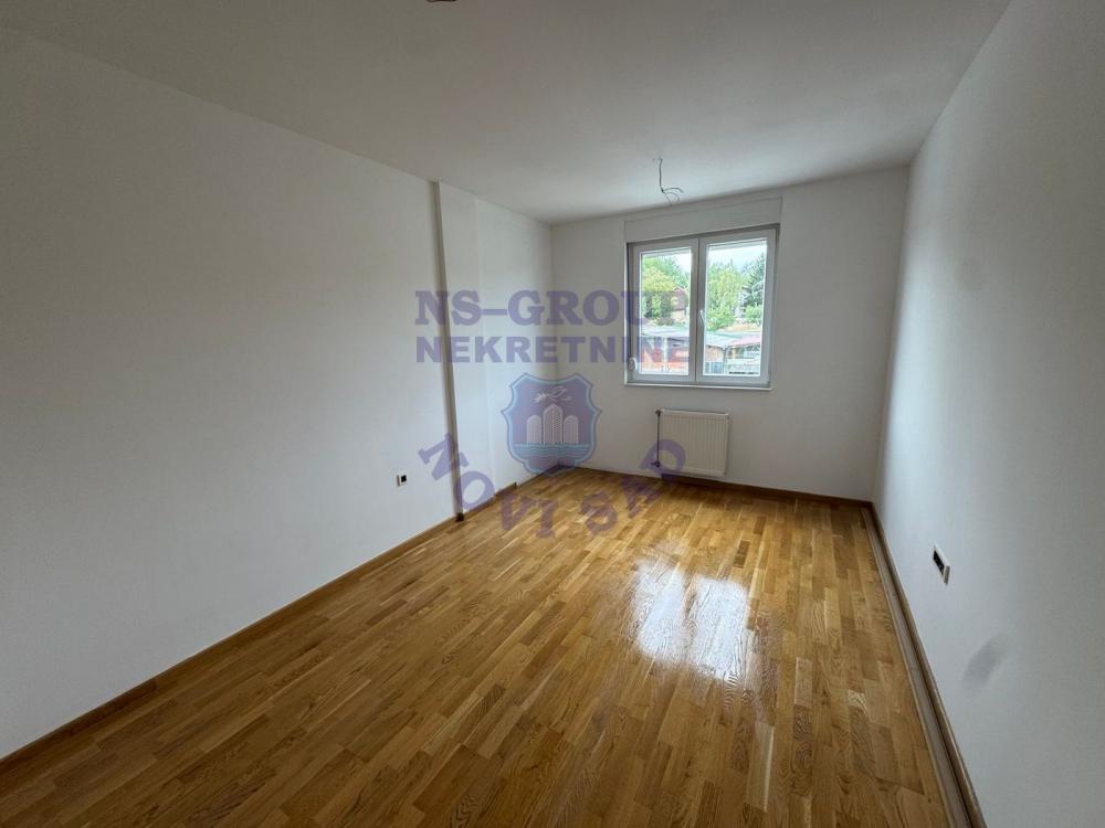 Slika 5 - Trosoban, 64m2, Petrovaradin Novi Sad, sa terasom, ima lift