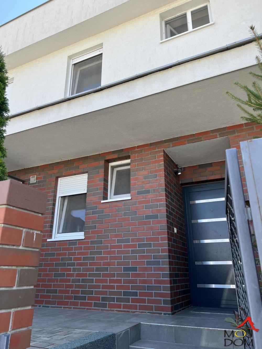 Glavna slika -Stan,PETROVARADIN,ALIBEGOVAC,kv: 106, € 180000, ID: 1031449