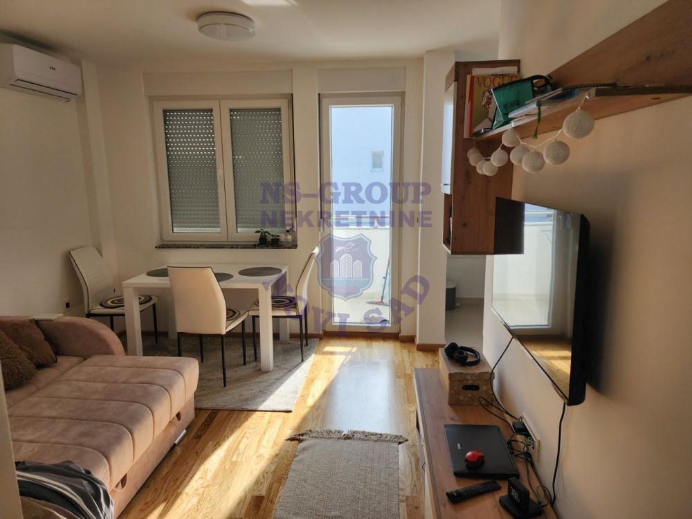 Glavna slika -Odlican trosoban stan u Sadovima