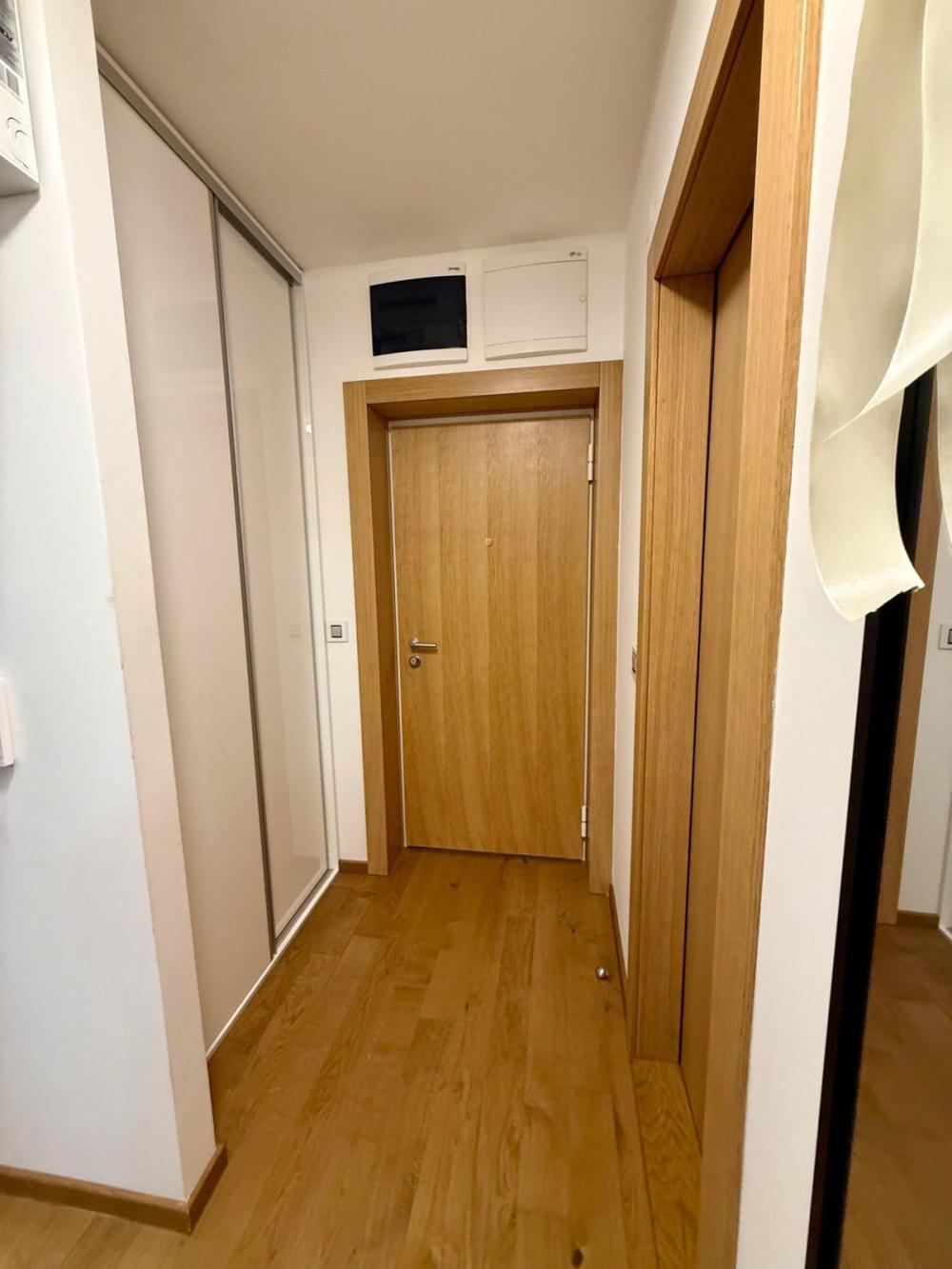 Slika 8 - Stan,NOVI SAD,BULEVAR EVROPE,kv: 43, € 140000, ID: 1019284