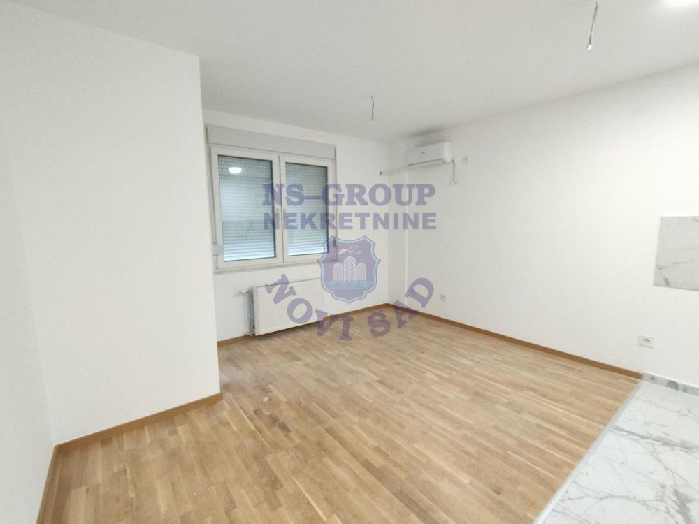 Slika 2 - Jednosoban, 27m2, Avijatičarsko naselje Novi Sad, sa terasom, ima lift