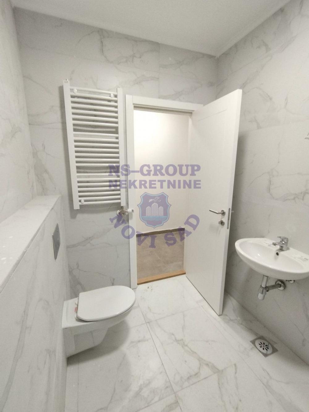 Slika 6 - Jednosoban, 27m2, Avijatičarsko naselje Novi Sad, sa terasom, ima lift