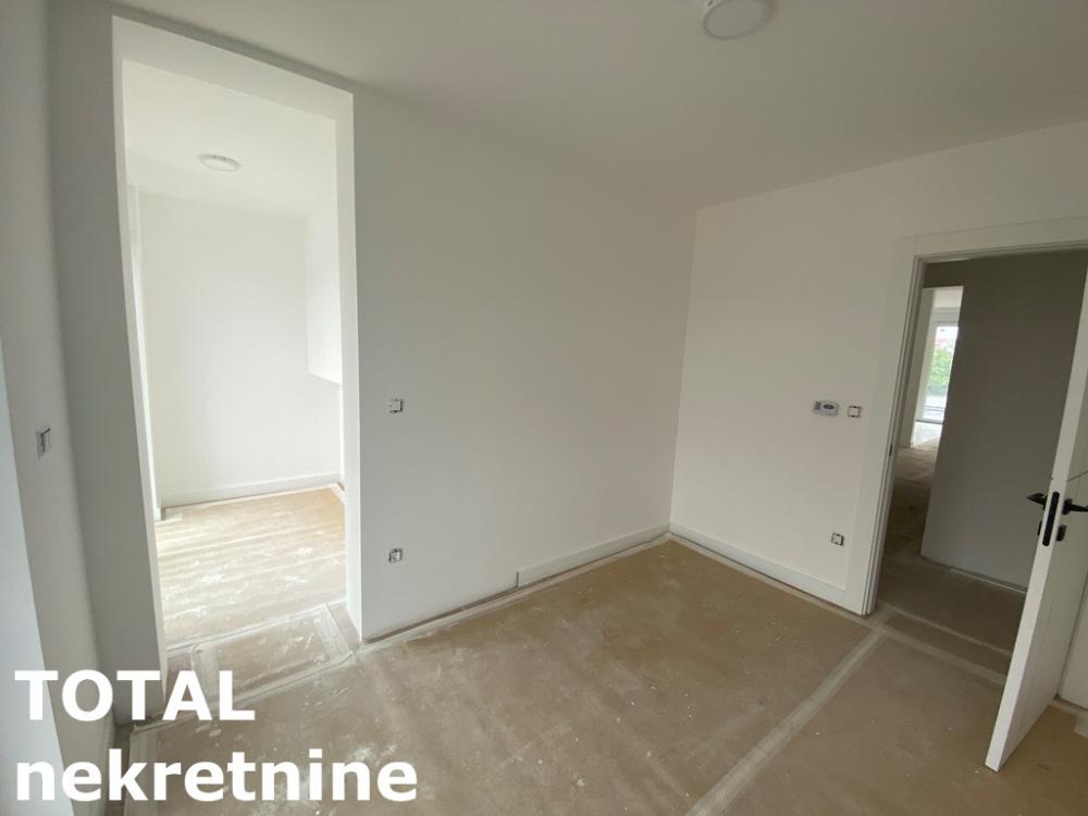 Slika 9 - Stan,NOVI SAD,TELEP,kv: 157.00, € 508870, ID: 1097680