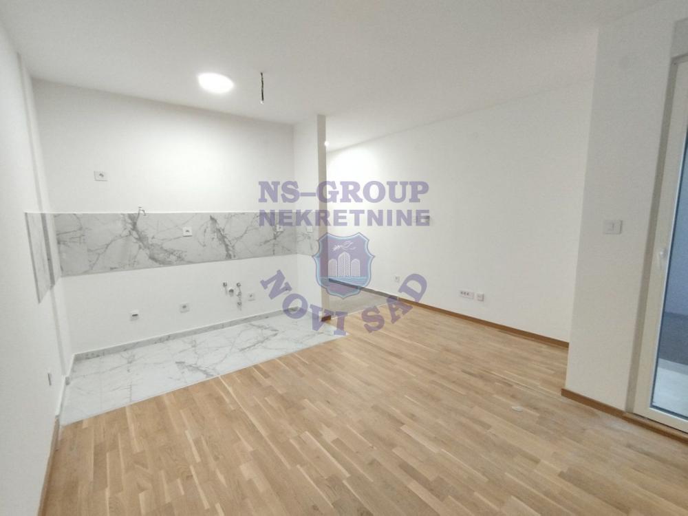 Slika 1 - Jednosoban, 27m2, Avijatičarsko naselje Novi Sad, sa terasom, ima lift