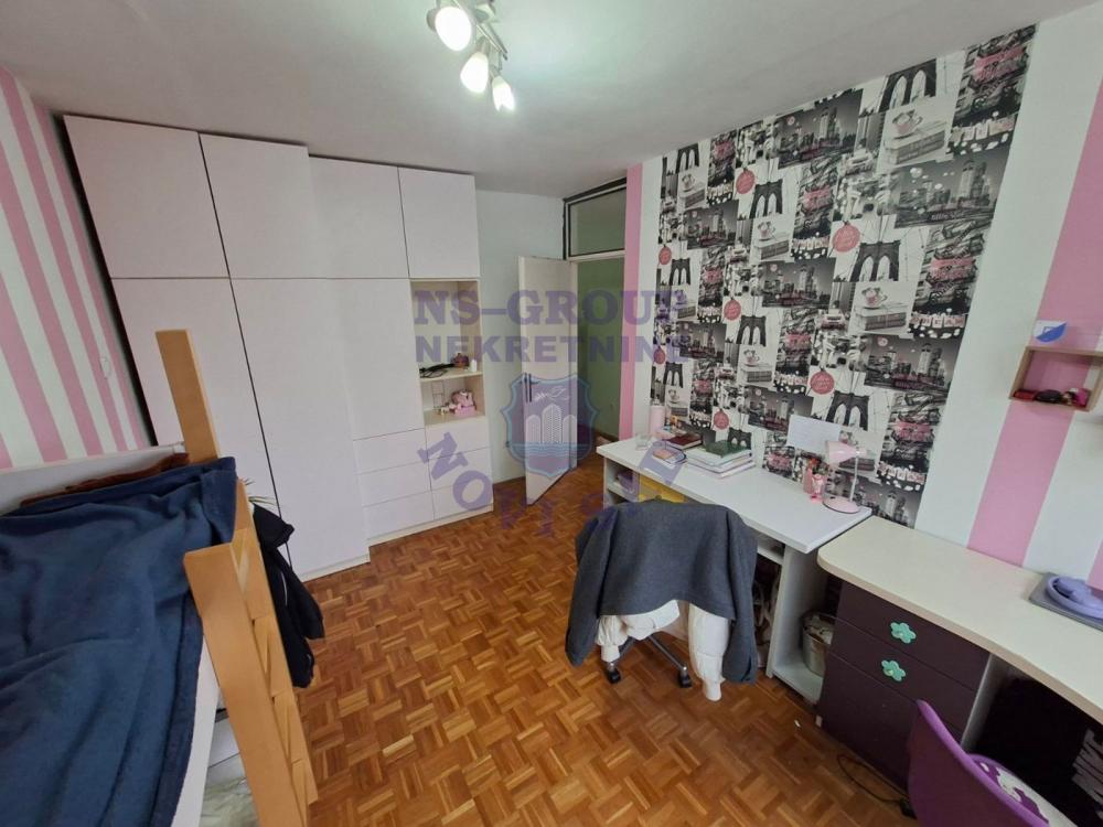 Slika 11 - Fantastičan porodičan stan na Petrovaradinu!