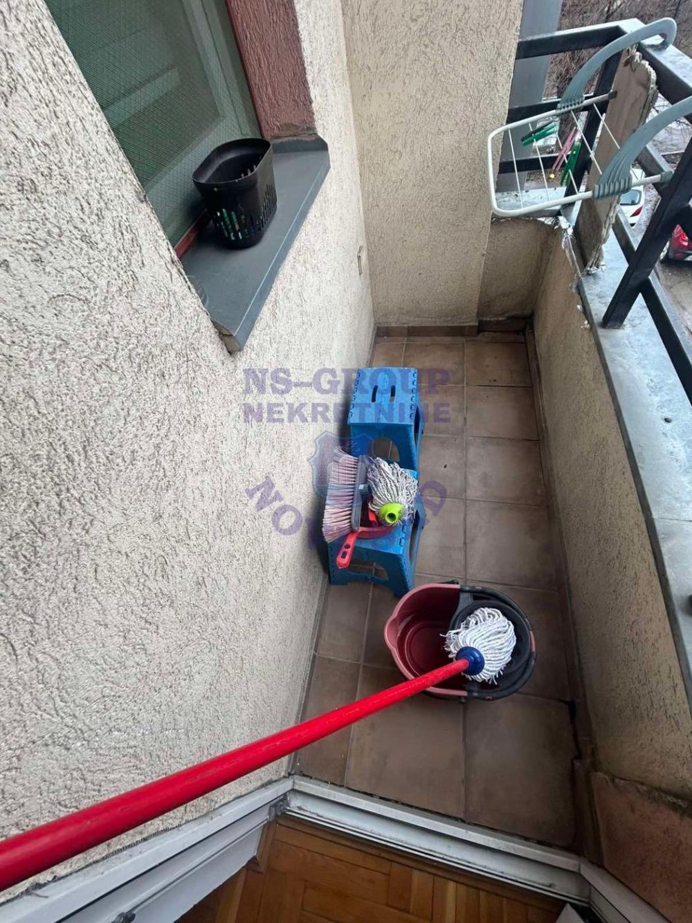 Slika 7 - Jednosoban, 21m2, Podbara Novi Sad, sa terasom, ima lift