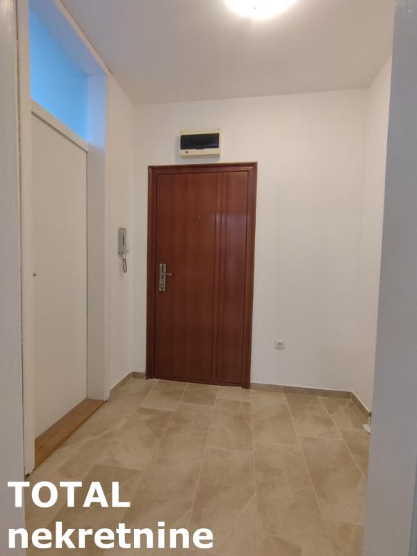 Slika 8 - Stan,NOVI SAD,CENTAR,kv: 34.00, € 115600, ID: 1101501