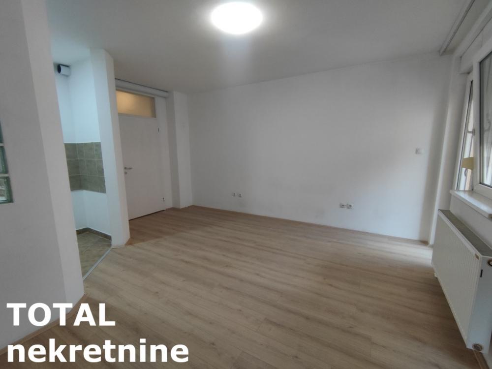 Slika 2 - Stan,NOVI SAD,CENTAR,kv: 34.00, € 115600, ID: 1101501