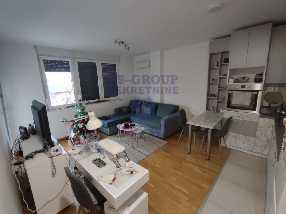 Slika 2 - Kompletno namješten jednoiposoban stan na Bulevaru patrijarha Pavla!