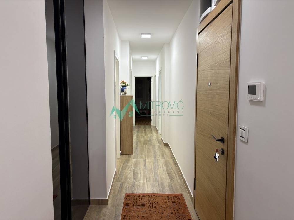 Slika 3 - Luksuzan četvorosoban stan u Petrovaradinu sa prelepim pogledom!