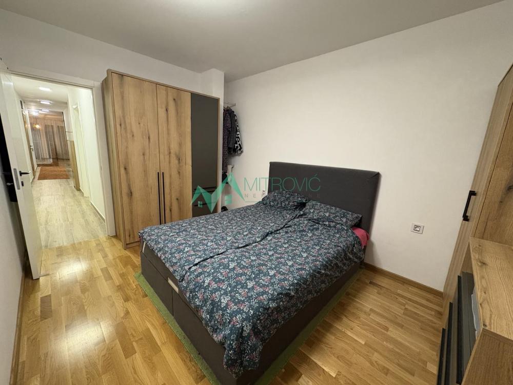 Slika 10 - Luksuzan četvorosoban stan u Petrovaradinu sa prelepim pogledom!