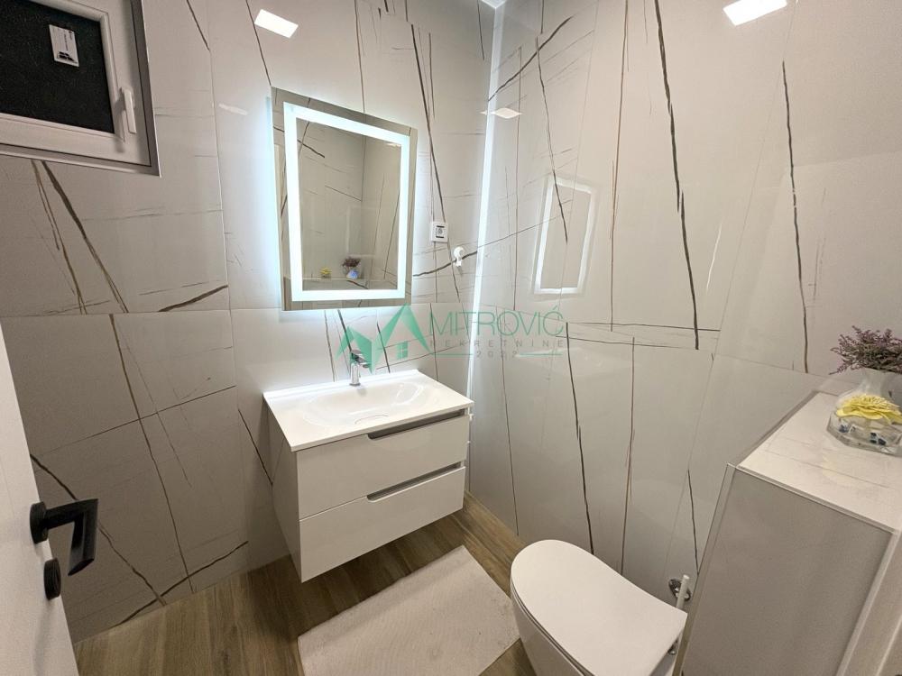 Slika 7 - Luksuzan četvorosoban stan u Petrovaradinu sa prelepim pogledom!