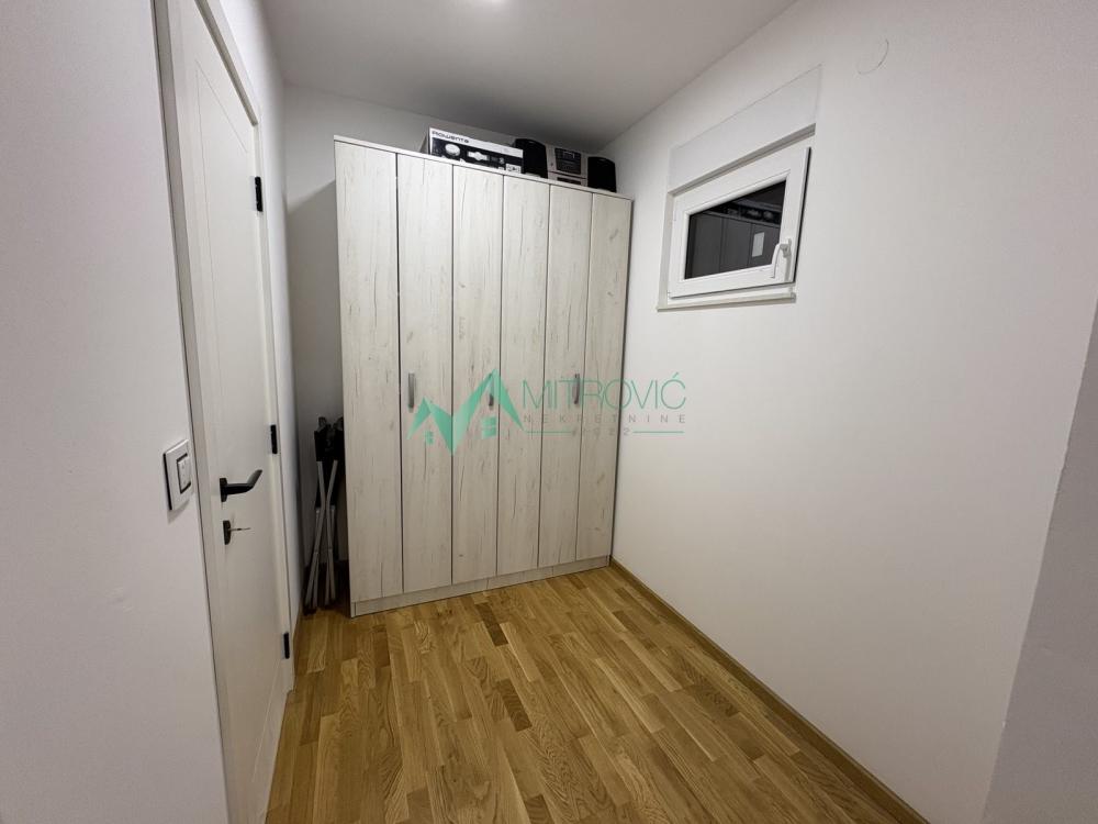 Slika 6 - Luksuzan četvorosoban stan u Petrovaradinu sa prelepim pogledom!